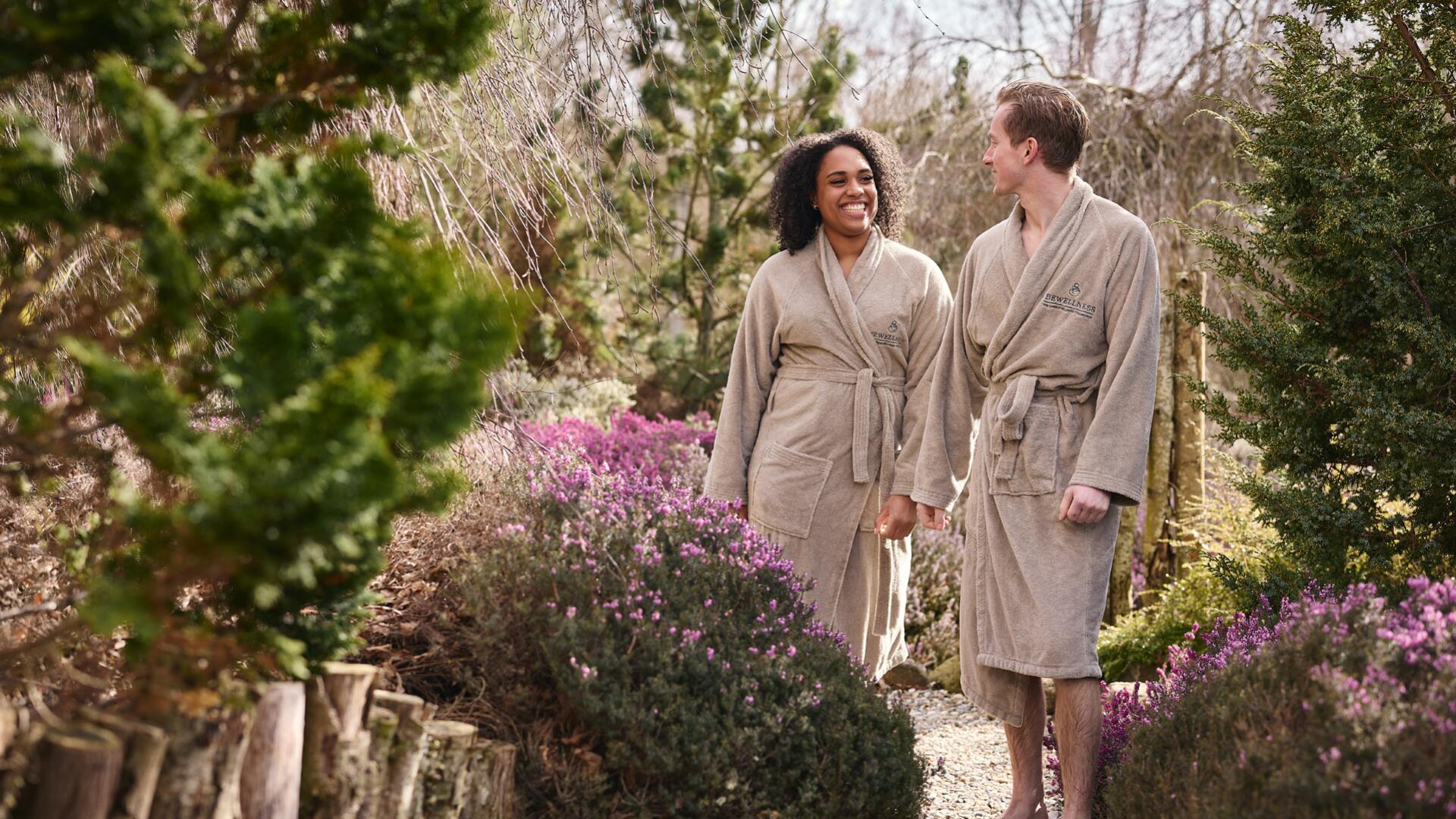 Kneipp tuin wandelende gasten